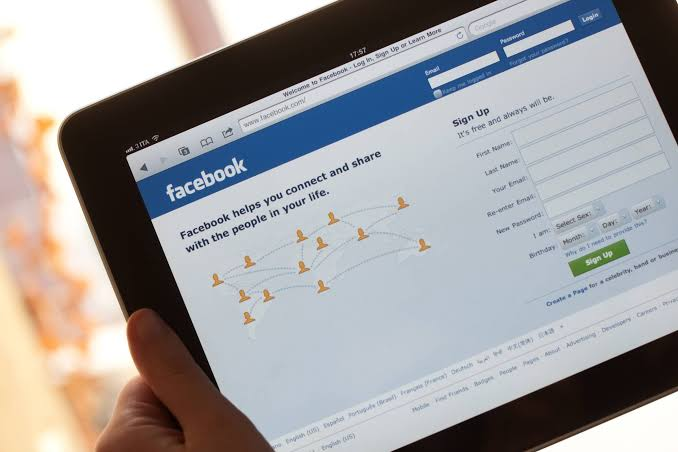 Facebook Profile Lookup by Image for Checking an Online Match